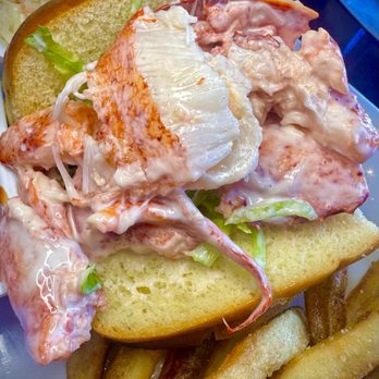 Jo's American Bistro - Lobster roll - New American Near Me - Newport, Rhode Island