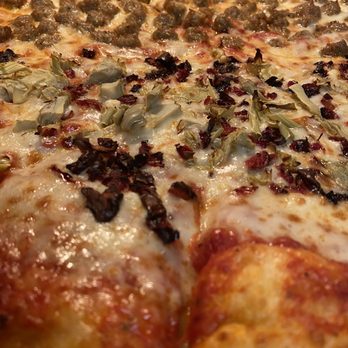 Leonardo's Pizza & Pasta - Close up - Pizza Near Me - Glen Allen, Virginia