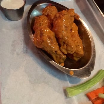 Monti's - Buffalo wings - Cheesesteaks Near Me - Chicago, Illinois