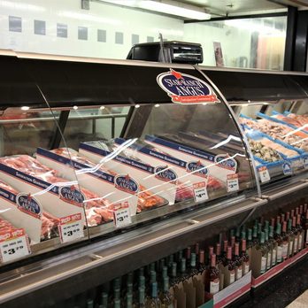 Foodarama - a display of meat in a grocery store - Grocery Near Me - Houston, Texas Foodarama - a display of meat in a grocery store - Grocery Near Me - Houston, Texas