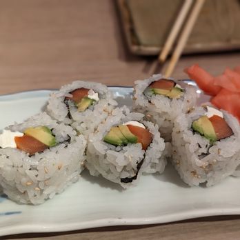Tsuru Sushi - San Leandro Roll - salmon w/ avocado & cream cheese ($9.50) - Japanese Near Me - San Leandro, California