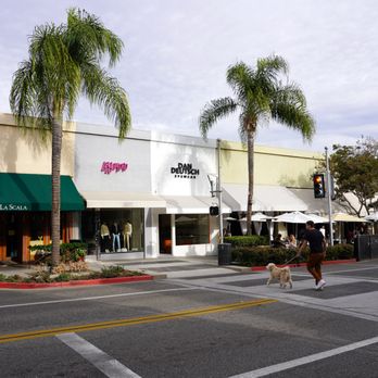 Dan Deutsch Eyewear - Exterior view of Dan Deutsch Eyewear on Canon Dr in Beverly Hills - Eyewear & Opticians Near Me - Beverly Hills, California Dan Deutsch Eyewear - Exterior view of Dan Deutsch Eyewear on Canon Dr in Beverly Hills - Eyewear & Opticians Near Me - Beverly Hills, California