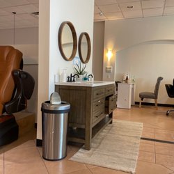 YOURS Nail Spa Turkey Creek