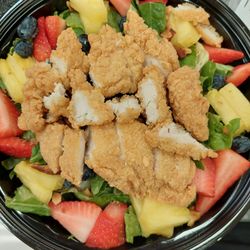 Braum's - Chicken strawberry poppyseed salad
