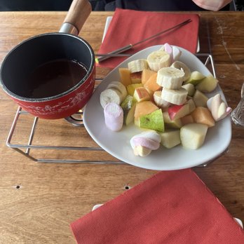 FONDUE HOUSE DU PONT - chocolate fondue - Swiss Food Near Me - Luzern, LU FONDUE HOUSE DU PONT - chocolate fondue - Swiss Food Near Me - Luzern, LU
