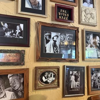 Hemingway's Tavern - Pictures of Hemingway and friends - New American Near Me - Melbourne, Florida