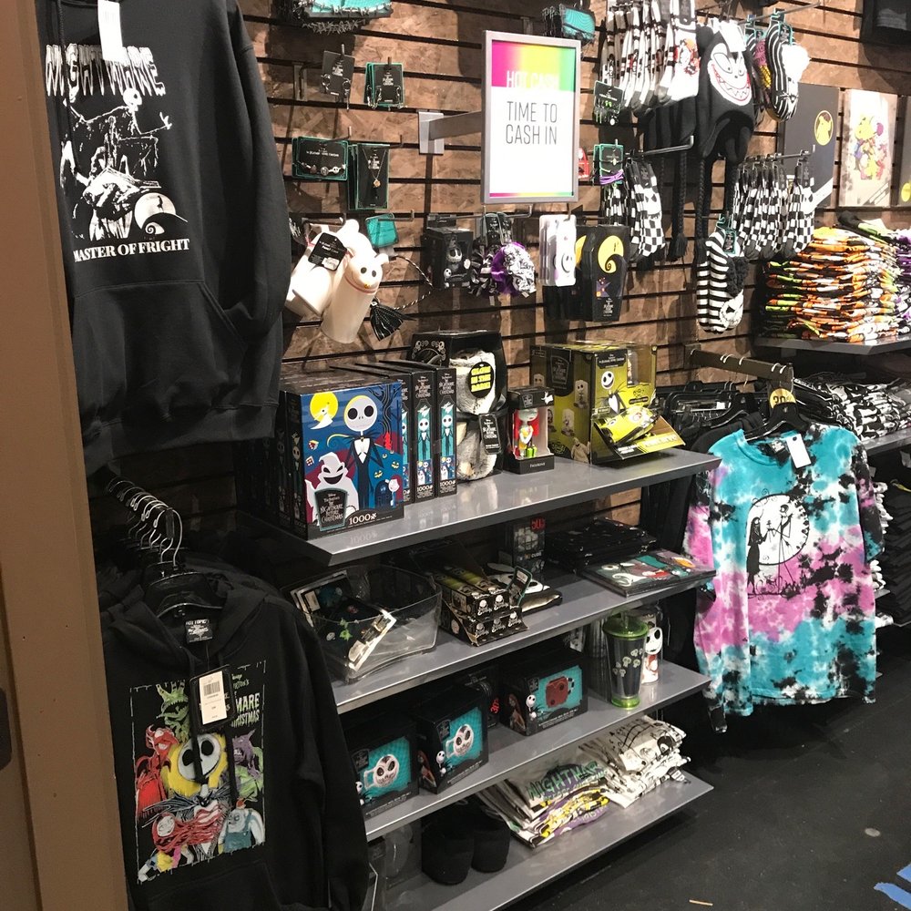 Hot Topic - Accessories Near Me - Auburn Hills, Michigan