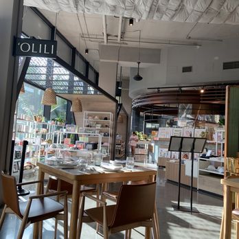 Olili - Interior - Desserts Near Me - Honolulu, Hawaii