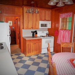 Hewitt House Vacation Rentals - The Big House Kitchen