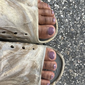 Allure Nails Spa - The toe nails are uneven she didn't even bother to clean up the skin the pumice would have removed the imperfections if done correctly. - Nail Salons Near Me - Capitol Heights, Maryland