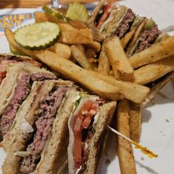 Wood River Bar & Grill - Club burger