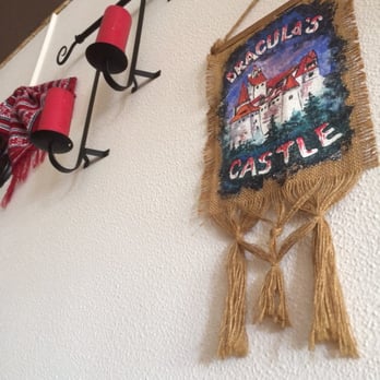 Dracula - Aquí de día mola, pero de noche, jejeje - Spanish Near Me - Calp, A
