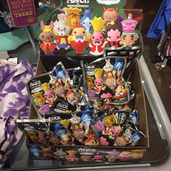 Hot Topic - Accessories Near Me - Bloomingdale, Illinois