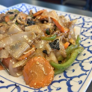 TomYumKung Thai Cafe - N4. Drunken Noodles - Thai Near Me - Carrollton, Texas
