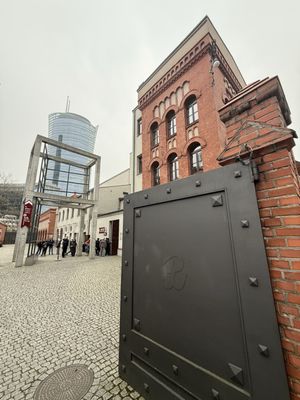 Warsaw Uprising Museum by null