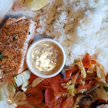 Drift Inn - Wild caught King Salmon with Jasmine Rice and a medley of fresh vegetables - New American Near Me - Yachats, Oregon