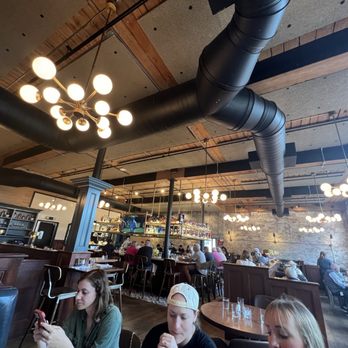 Iron Works - Ambiance - American Near Me - Warwick, Rhode Island
