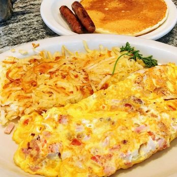 George's 50's Diner - Club Omelette with hash browns and a pancake and a side of stolen sausages from my girlfriends plate. - Diners Near Me - Long Beach, California
