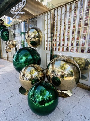 Paradise Plaza by null