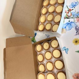 White egg tarts White egg tarts