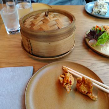 Tri Ky - Crispy Wonton (foran)  Tempura Maki (bak) - Bars Near Me - Oslo, 03