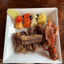 Omega - Great ,reasonable options for breakfast on the beach!! This is the French toast with apples and cinnamon!