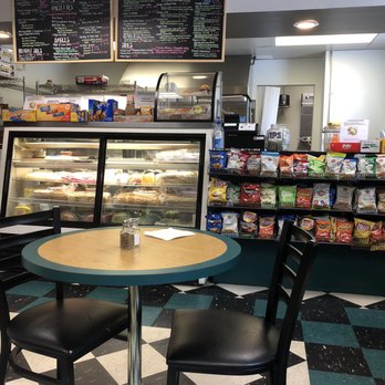 Fredy's Cafe - Counter - Delis Near Me - Hamden, Connecticut