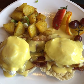 Common Ground Coffee Roasters - Eggs Benedict - Coffee & Tea Near Me - Everett, Massachusetts