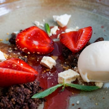 Aqua Dining - Compressed strawberry, cocoa & hazelnut crumble, mint ice cream, tamarind meringue - Italian Near Me - Milsons Point, NSW