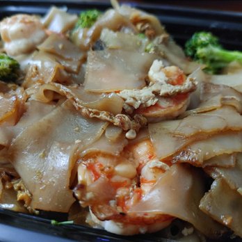 Singha Thai - Pad see ew with shrimp - Thai Near Me - Bakersfield, California Singha Thai - Pad see ew with shrimp - Thai Near Me - Bakersfield, California