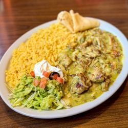 K. carnitas con salsa de tomatillo