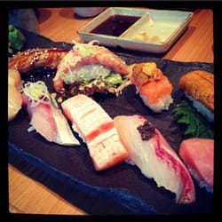 魚作 - Assorted sushi lunch special