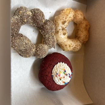 Friendly Donuts - Donuts Near Me - Orange, California Friendly Donuts - Donuts Near Me - Orange, California