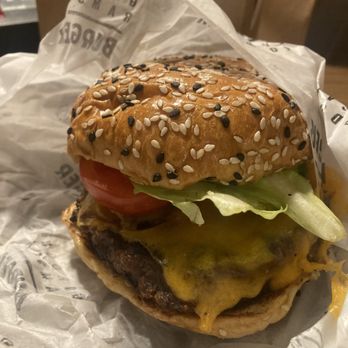 Gordon Ramsay Burger - Salad Near Me - Chicago, Illinois