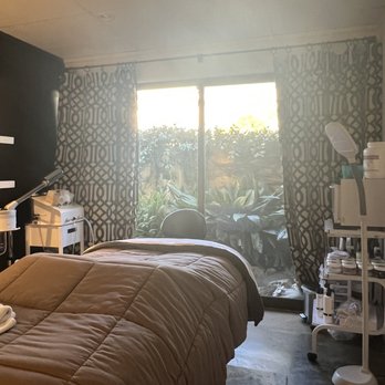 Natural Illumination - Charming spot for a local to freshen up with a facial High quality products used. - Skin Care Near Me - Newport Beach, California Natural Illumination - Charming spot for a local to freshen up with a facial High quality products used. - Skin Care Near Me - Newport Beach, California