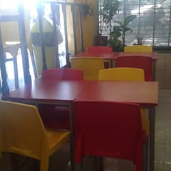 Pollos Broaster Liniers - Lugar para comer adentro..