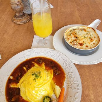 Waikiki Leia - Seafood gratin rice and butter rice omelet. - Wedding Chapels Near Me - Honolulu, Hawaii Waikiki Leia - Seafood gratin rice and butter rice omelet. - Wedding Chapels Near Me - Honolulu, Hawaii