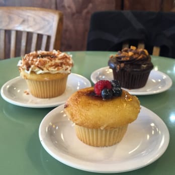Molly's Cupcakes - Creme brûlée, Ron Bennington, and toasted coconut - Desserts Near Me - Chicago, Illinois Molly's Cupcakes - Creme brûlée, Ron Bennington, and toasted coconut - Desserts Near Me - Chicago, Illinois