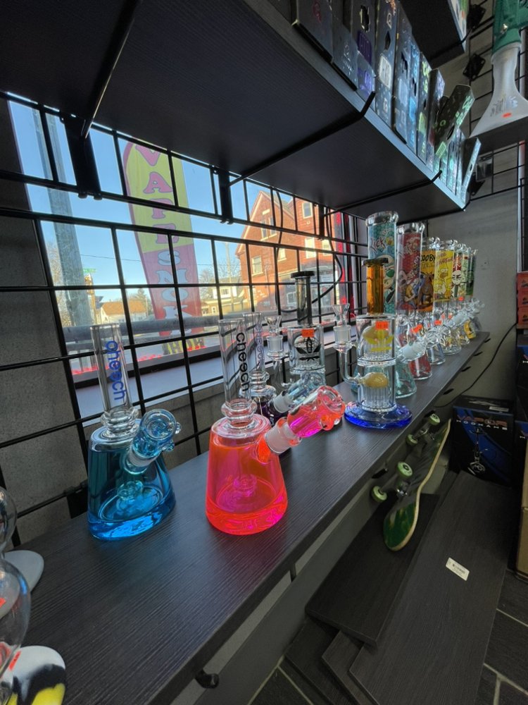 LAVA SMOKE MKE Updated September 2024 2000 W Forest Home Ave