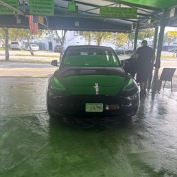 Hollywood Hand Car Wash & Detail Center: Supreme Shine