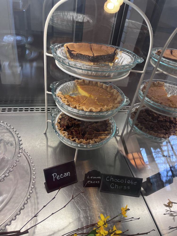 THE PIE HOLE Updated October 2024 26 Photos & 101 Reviews 1025