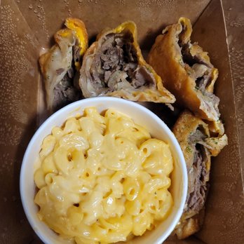 Shore Good Eats N' Treats - Philly egg rolls and mac n cheese. The mac was a little dry, tasted like plain boxed mac. Egg rolls were AMAZING!!! - Food Trucks Near Me - Neptune City, New Jersey