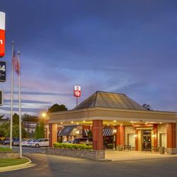 Best Western Plus Burlington - Exterior
