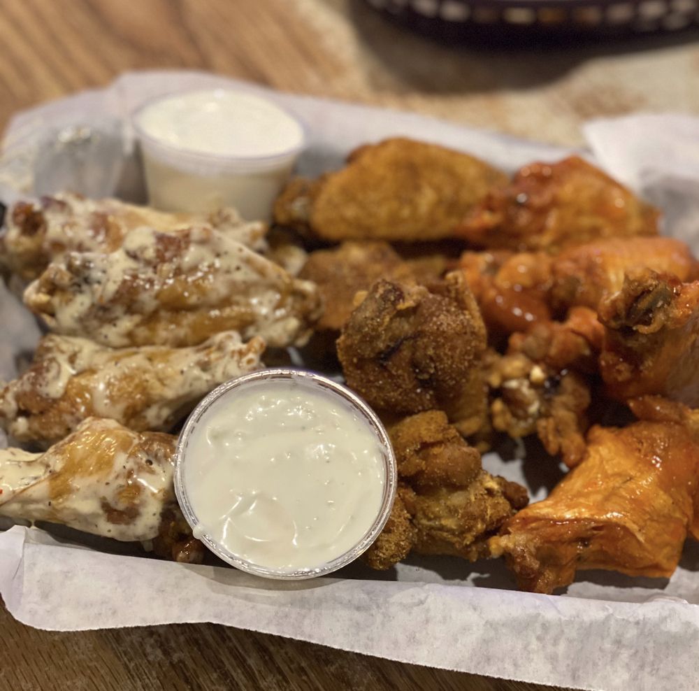 Papa B's Wing Shack Logo