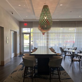 Hampton Inn & Suites Teaneck Glenpointe - Hotels Near Me - Teaneck, New Jersey