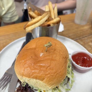Pinthouse Brewing - Texas Wagyu Smash Burger - Brewpubs Near Me - Austin, Texas Pinthouse Brewing - Texas Wagyu Smash Burger - Brewpubs Near Me - Austin, Texas