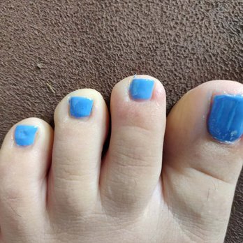 Cali Nails - Left Foot - dents in the polish due to uneven application, polish smeared on toes - Nail Salons Near Me - Nanaimo, British Columbia