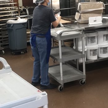 Kroger - Kathryn Rushing on gloves after seen eating cake, ignoring customers operating bakery without gloves - Grocery Near Me - Liberty Township, Ohio Kroger - Kathryn Rushing on gloves after seen eating cake, ignoring customers operating bakery without gloves - Grocery Near Me - Liberty Township, Ohio