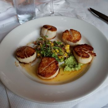 Hendrick's Tavern - JUMBO Scallop - Bars Near Me - Roslyn, New York