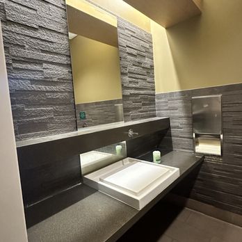 SMIL Southwest Medical Imaging - Bathroom - Diagnostic Imaging Near Me - Gilbert, Arizona